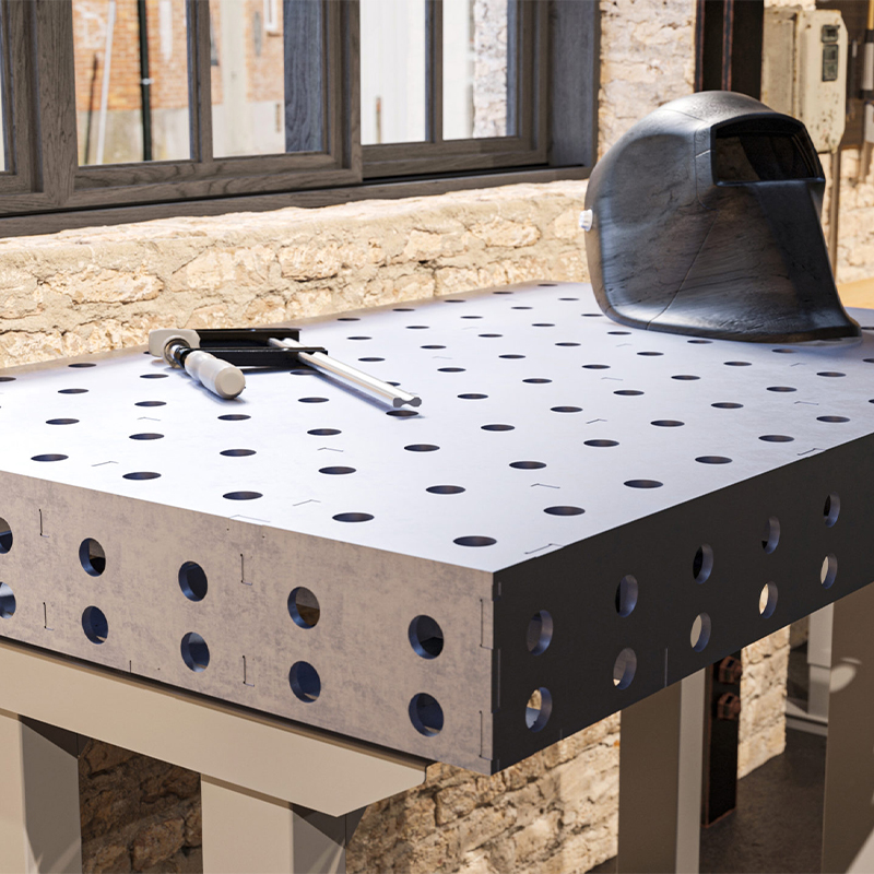 Comparaison établi de soudage plein et table de soudure perforée